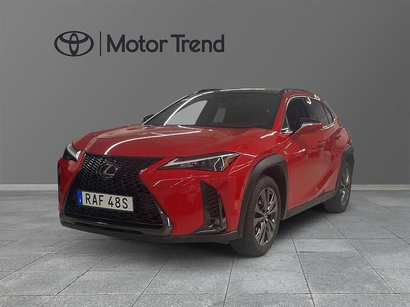 Begagnad Lexus UX 250h Sport Design Packet 186 HK (136 kW) 2022 Röd SUV