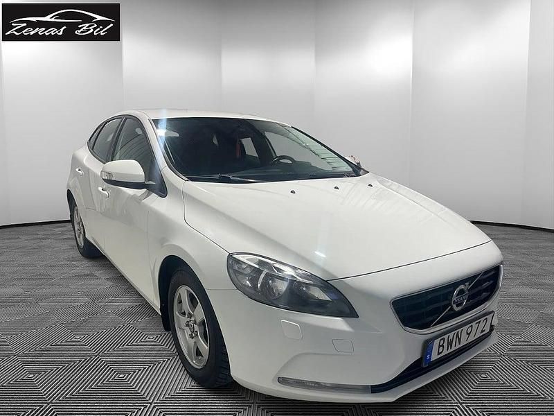 Begagnad Volvo V40 Kinetic 116 HK (85 kW) 2014 Vit Halvkombi