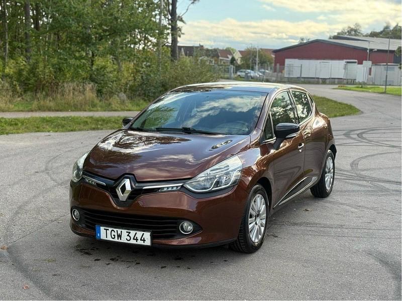 Brun Begagnad 2015 Renault Clio IV Halvkombi | 45 000 kr (Bra pris) - Bild 1/4