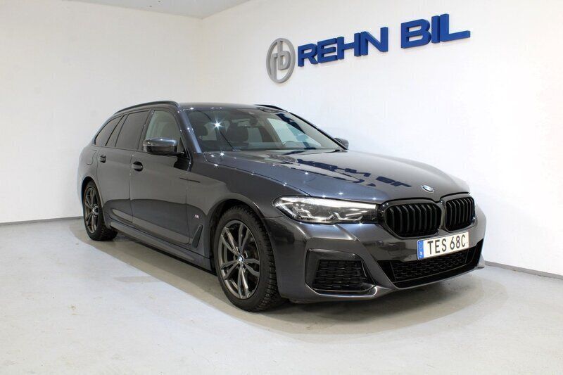 Grå Begagnad 2020 BMW 520 Shadowline Kombi | 379 000 kr (Dyr) - Bild 1/4