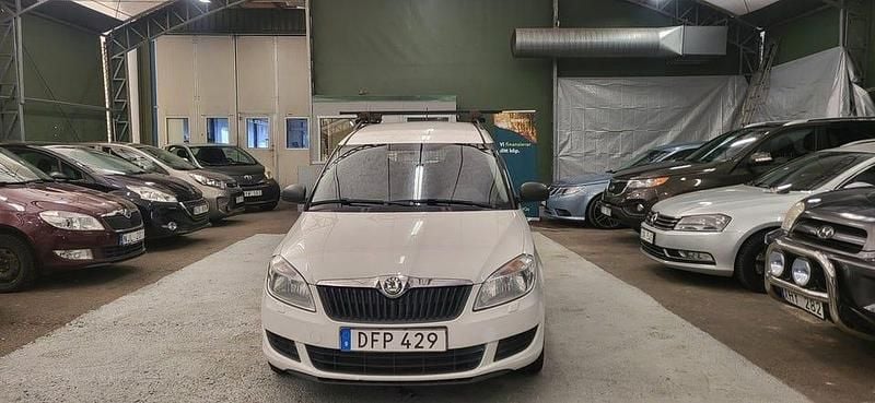 Begagnad Skoda Roomster 75 HK (55 kW) 2013 Vit Minibuss