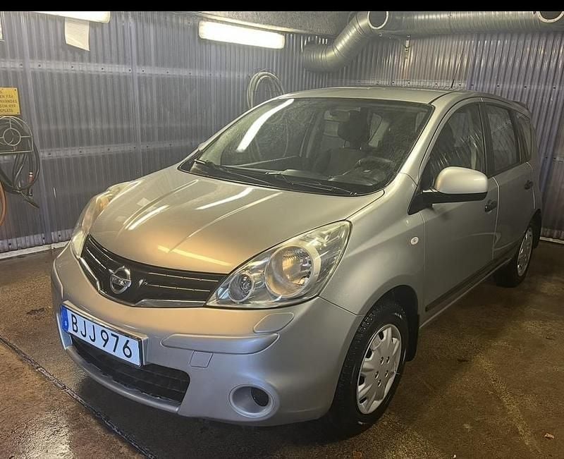 Silver Begagnad 2010 Nissan Note Minibuss | 40 500 kr (Bra pris) - Bild 1/2