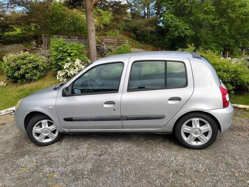 Grå Begagnad 2007 Renault Clio R.S. Halvkombi | 24 500 kr (Marknadspris) - Bild 1/3