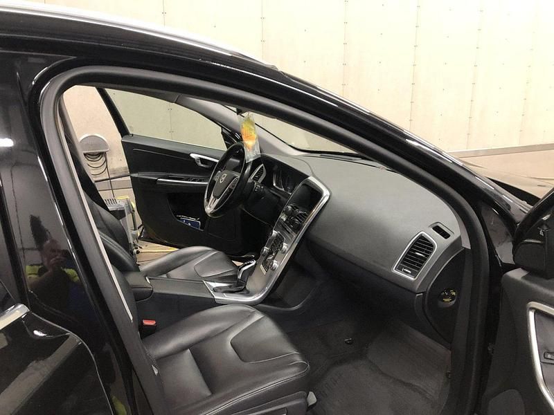 Svart Begagnad 2017 Volvo XC60 Standard SUV | 214 000 kr (Marknadspris) - Bild 1/4