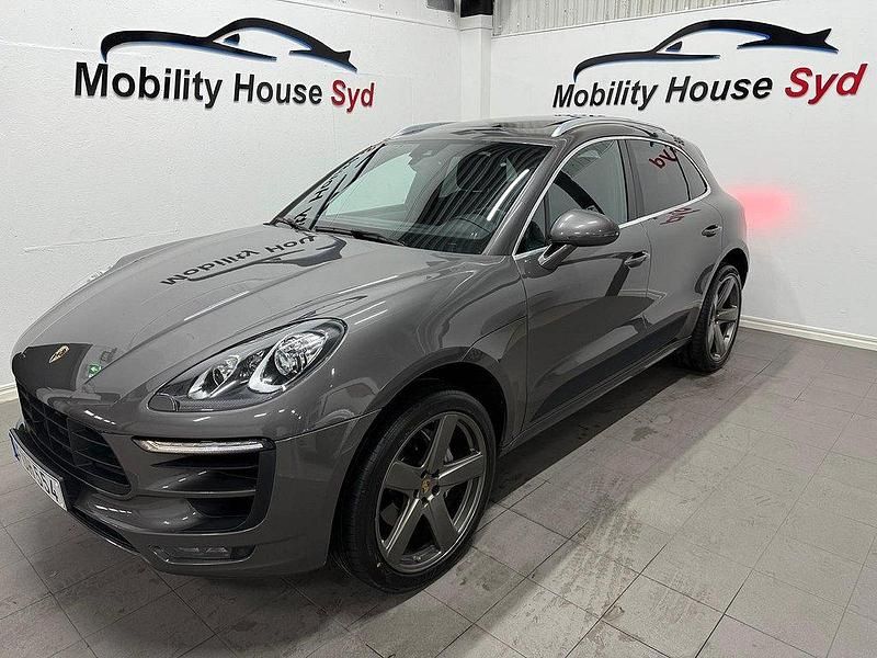 Mörkgrå (grå) Begagnad 2015 Porsche Macan S SUV | 299 900 kr (Marknadspris) - Bild 1/3