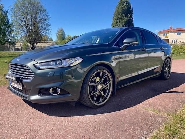 Grön Begagnad 2016 Ford Mondeo Titanium Halvkombi | 139 000 kr (Marknadspris) - Bild 1/4