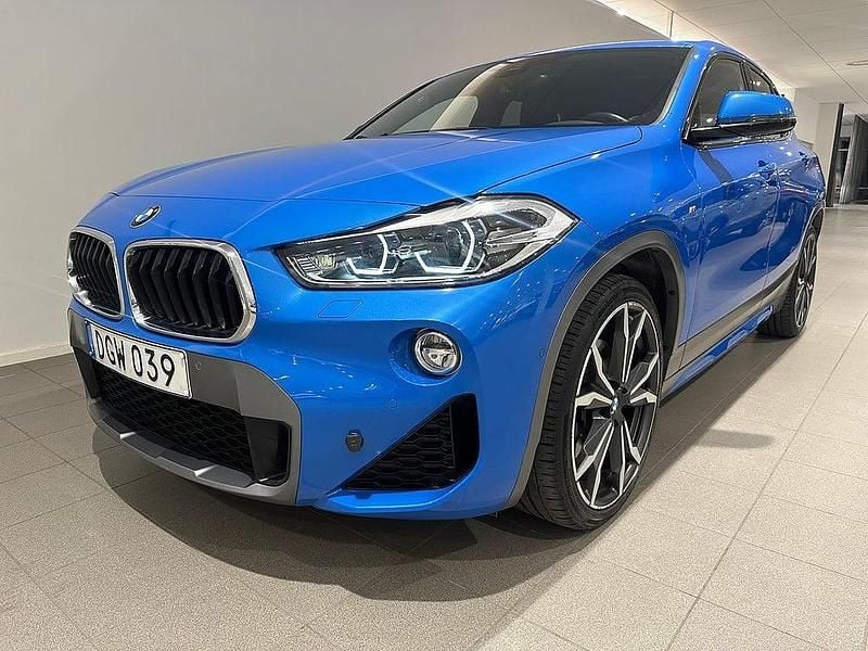 Blå Begagnad 2018 BMW X2 M Sport SUV | 269 500 kr (Marknadspris) - Bild 1/3