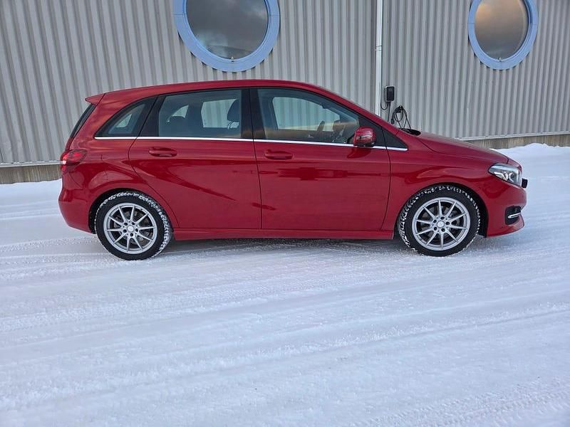 Begagnad Mercedes B220 184 HK (135 kW) 2016 Minibuss