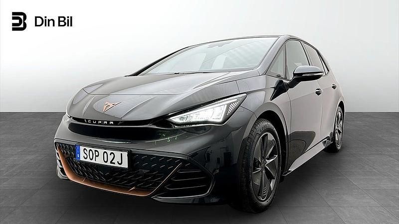 Mörkgrå Begagnad 2024 Cupra Born Halvkombi | 269 900 kr (Marknadspris) - Bild 1/4