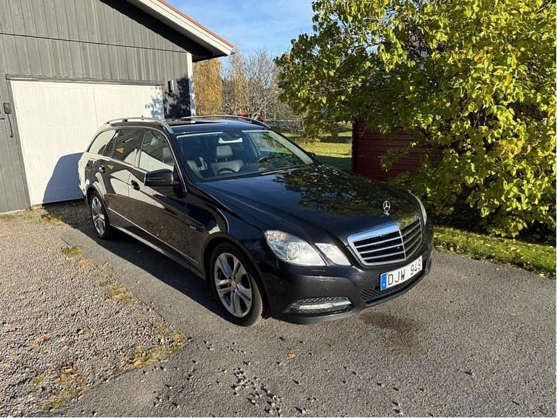 Svart Begagnad 2011 Mercedes E220 Avantgarde Kombi | 120 000 kr (Marknadspris) - Bild 1/4