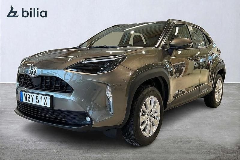 Grön Begagnad 2024 Toyota Yaris Cross Active SUV | 289 900 kr (Marknadspris) - Bild 1/4