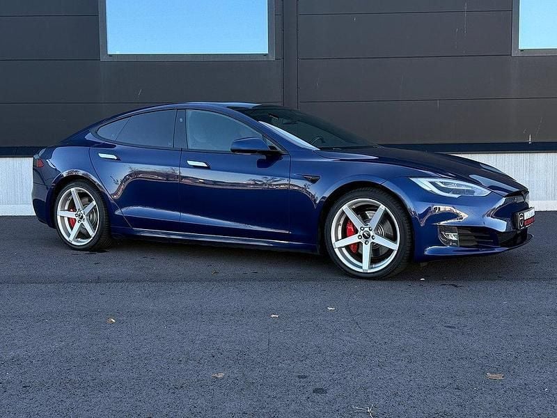 Begagnad Tesla Model S 386 kW (525 HK) 2018 Blå Halvkombi