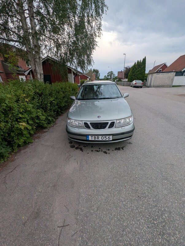 Grön Begagnad 2002 Saab 9-5 Linear Kombi | 15 000 kr (Marknadspris) - Bild 1/4