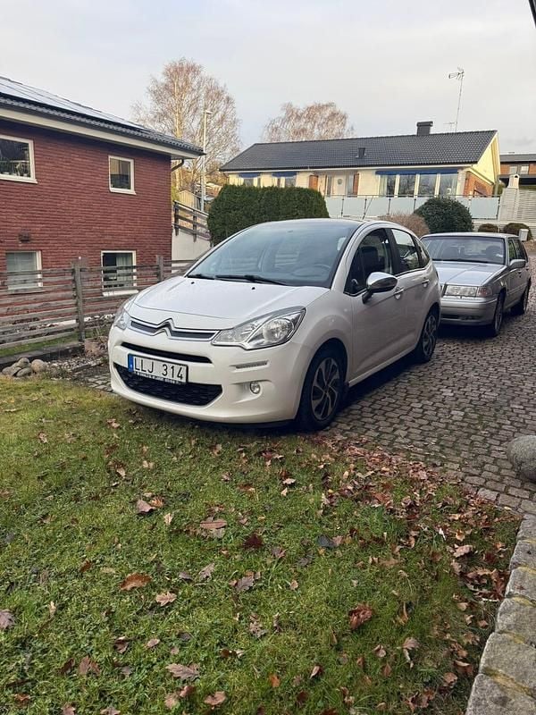 Vit Begagnad 2013 Citroën C3 Halvkombi | 38 000 kr (Superpris) - Bild 1/4