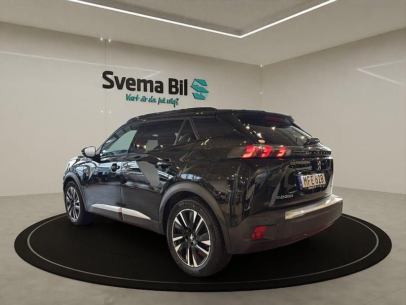 Begagnad Peugeot e-2008 GT 100 kW (136 HK) 2021 Svart perla nera metallic SUV