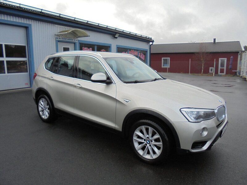 Ljusgrå Begagnad 2016 BMW X3 SUV | 225 000 kr (Marknadspris) - Bild 1/4