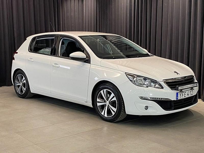 Begagnad Peugeot 308 131 HK (96 kW) 2016 Vit Halvkombi