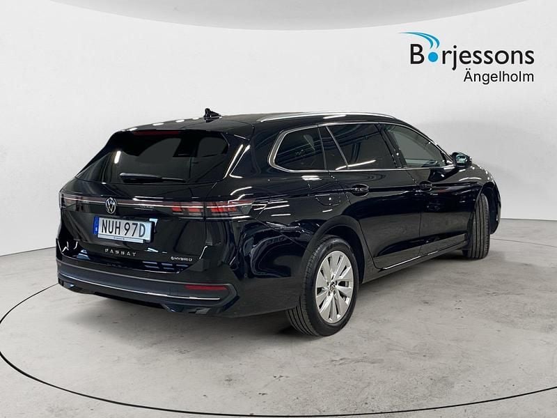 Begagnad VW Passat Business 207 HK (152 kW) 2024 Svart Kombi