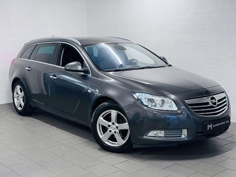 Grå Begagnad 2011 Opel Insignia Cosmo Kombi | 54 900 kr (Marknadspris) - Bild 1/4