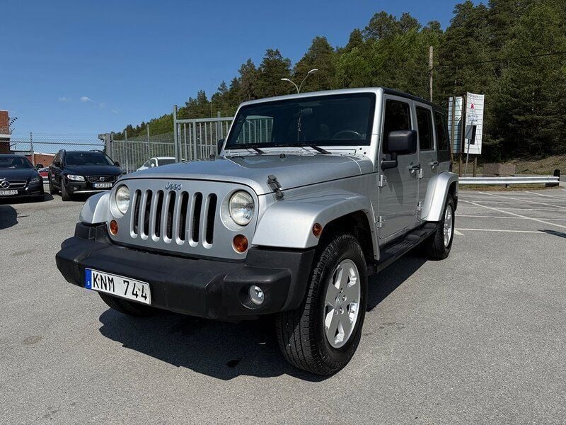 Silver Begagnad 2009 Jeep Wrangler Unlimited Sahara SUV | 189 900 kr (Marknadspris) - Bild 1/4