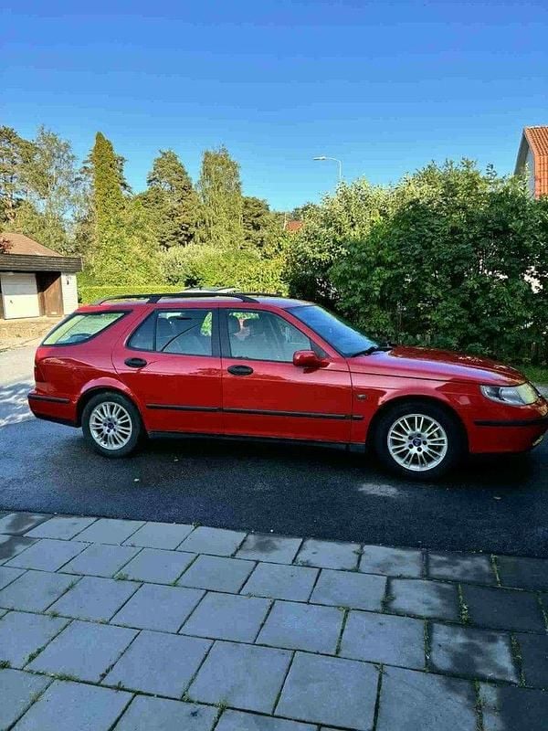 Röd Begagnad 2004 Saab 9-5 Kombi | 27 500 kr (Marknadspris) - Bild 1/4