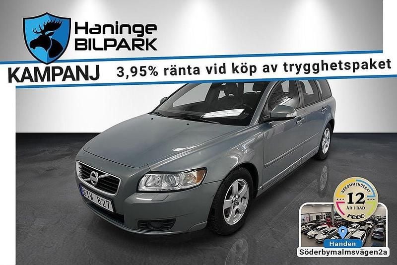 Ljusblå Begagnad 2011 Volvo V50 Momentum Kombi | 69 900 kr (Marknadspris) - Bild 1/2
