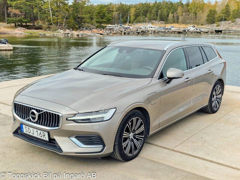 Grå Begagnad 2020 Volvo V60 Inscription Kombi | 249 000 kr (Lite dyr) - Bild 1/4