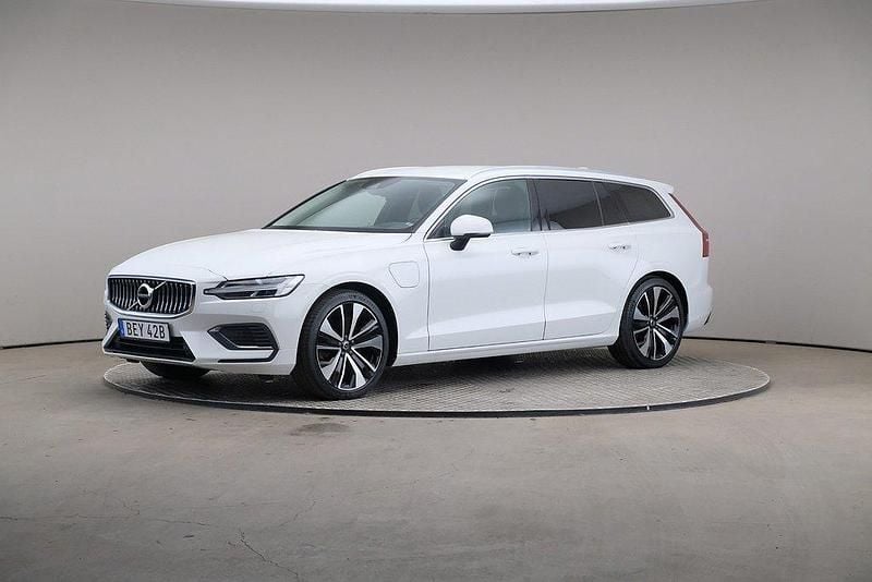 Vit Begagnad 2022 Volvo V60 Inscription Kombi | 289 000 kr (Bra pris) - Bild 1/4