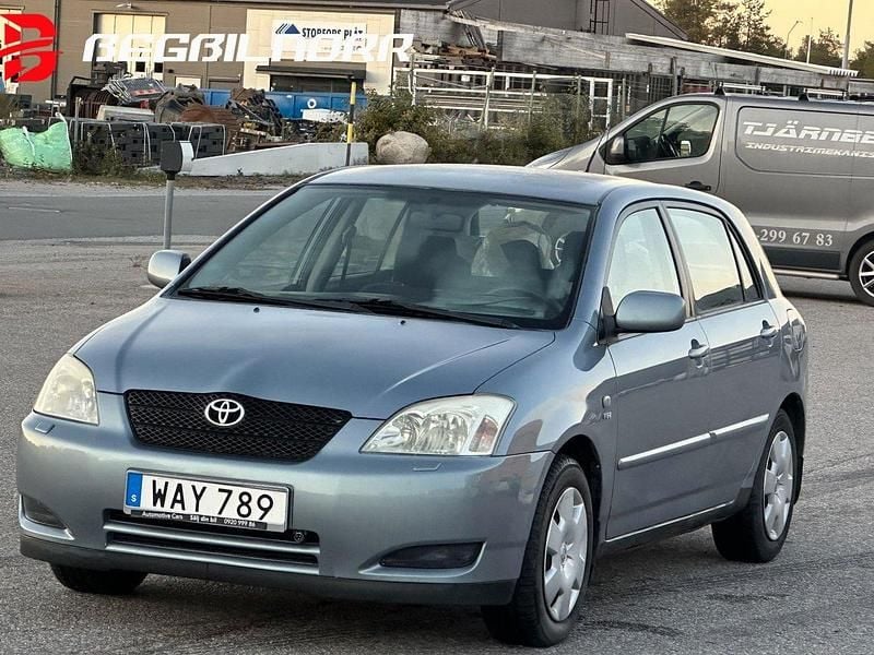 Blå Begagnad 2004 Toyota Corolla Halvkombi | 57 500 kr (Dyr) - Bild 1/2