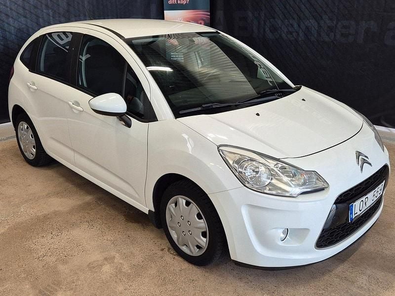 Vit Begagnad 2011 Citroën C3 Halvkombi | 44 900 kr (Marknadspris) - Bild 1/4