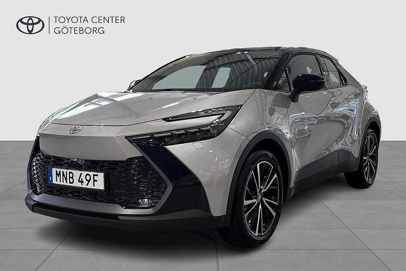 Silver Ny 2025 Toyota C-HR Executive SUV | 507 500 kr - Bild 1/3