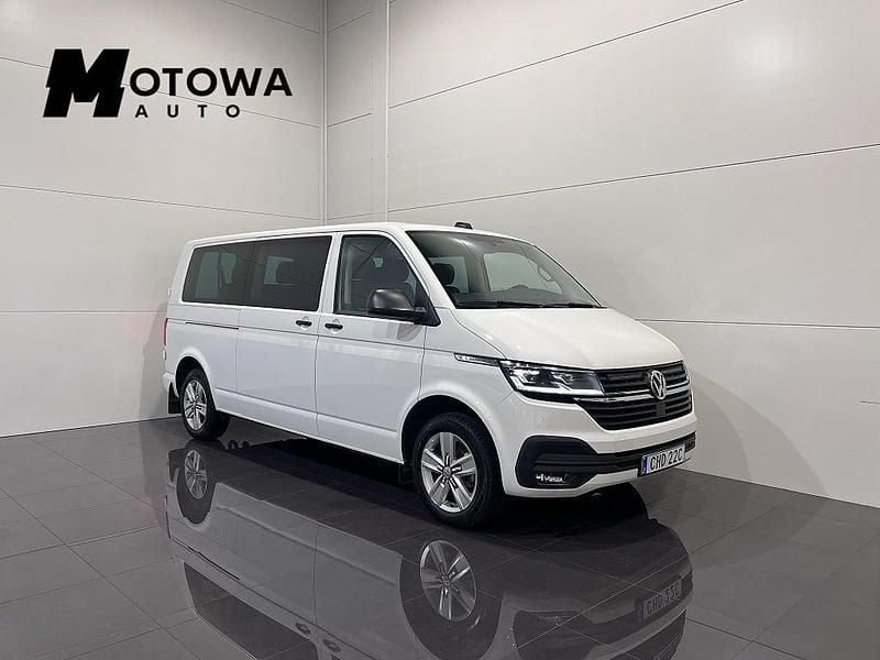 Vit Begagnad 2022 VW Caravelle Trendline Minibuss | 369 900 kr (Marknadspris) - Bild 1/4