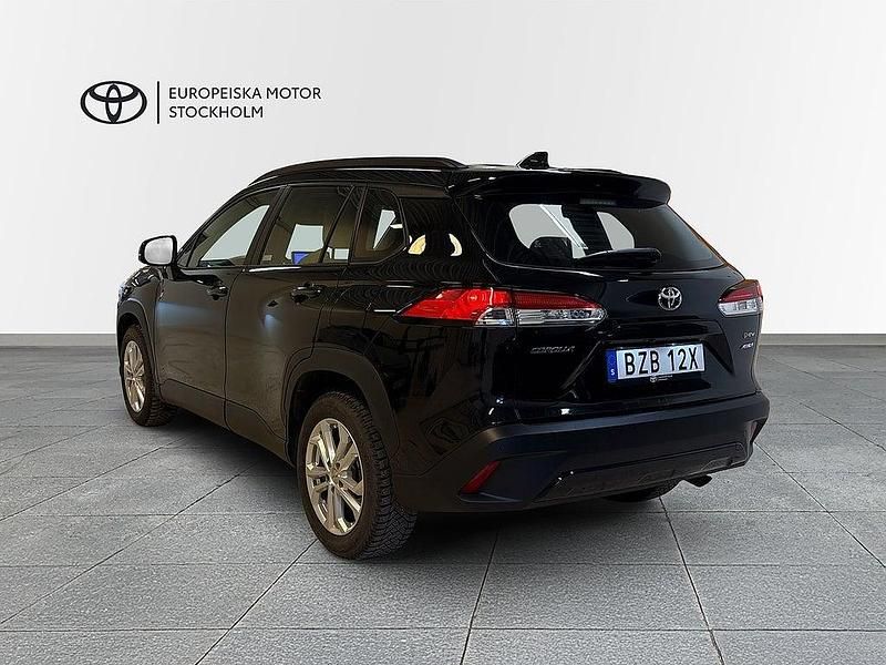 Begagnad Toyota Corolla Cross Active 197 HK (144 kW) 2024 Svart SUV