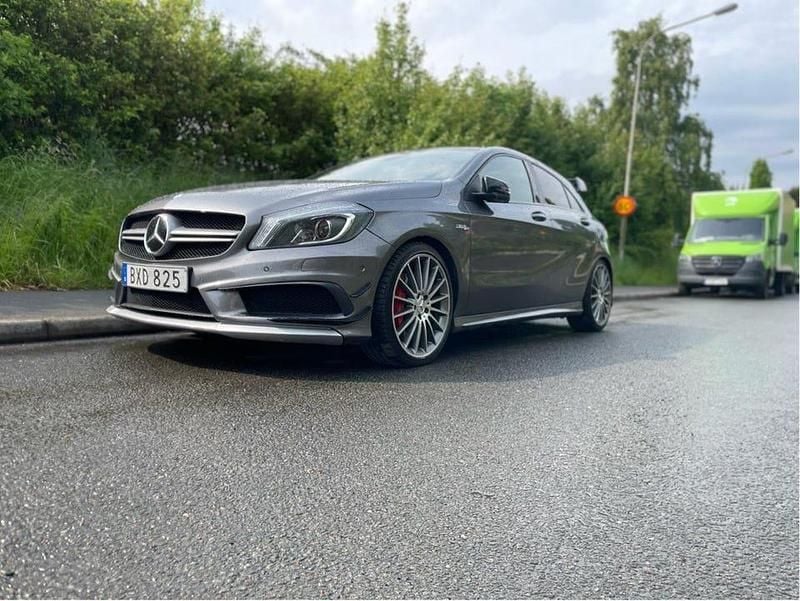 Begagnad 2014 Mercedes A45 AMG Halvkombi | 229 000 kr (Bra pris) - Bild 1/4