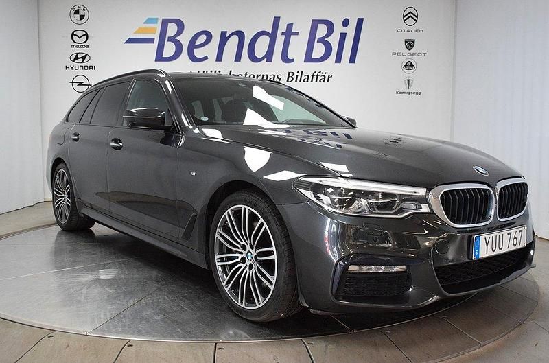 Grå Begagnad 2017 BMW 530 M Sport Kombi | 349 500 kr (Dyr) - Bild 1/3