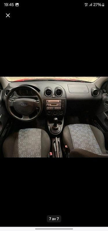 Röd Begagnad 2005 Ford Fiesta Halvkombi | 12 000 kr (Superpris) - Bild 1/4