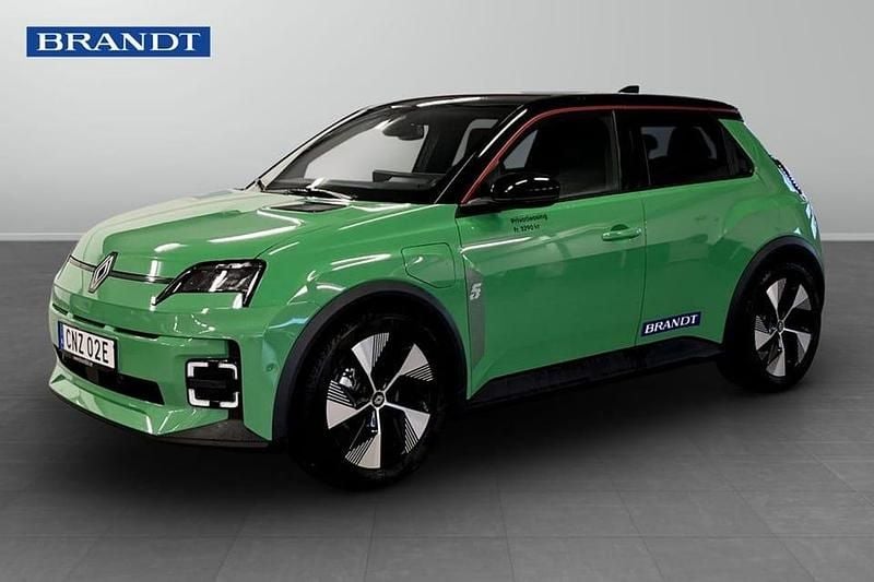 Grön Ny 2025 Renault 5 E-Tech Techno Halvkombi | 419 900 kr (Marknadspris) - Bild 1/4
