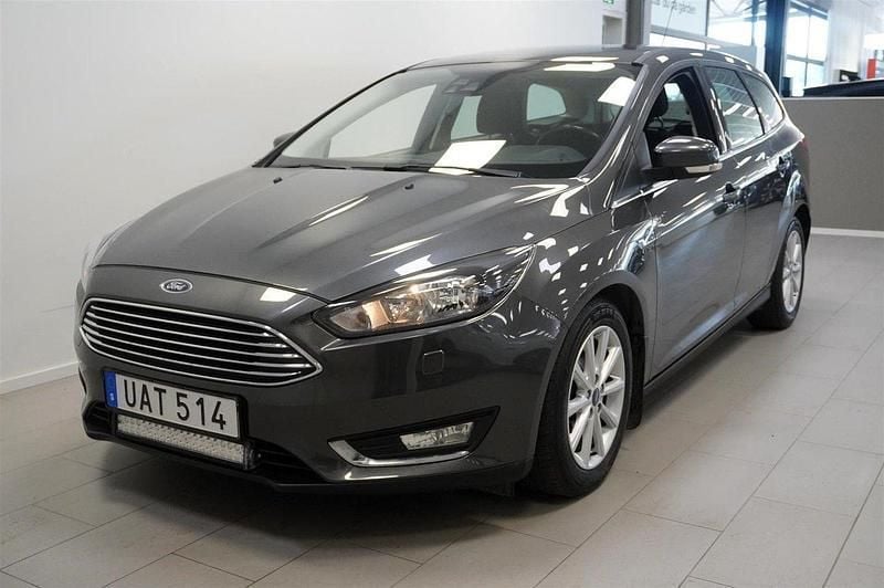 Grå Begagnad 2016 Ford Focus Titanium Kombi | 119 900 kr (Bra pris) - Bild 1/4