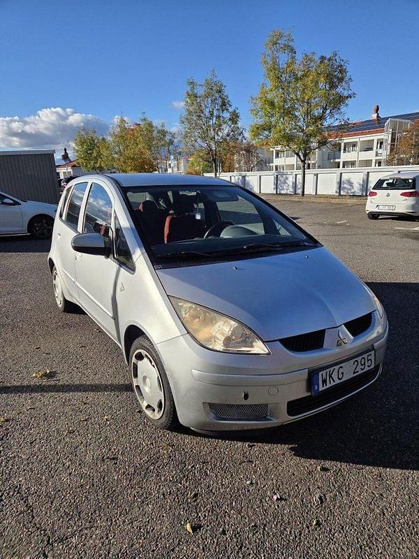Silver Begagnad 2005 Mitsubishi Colt Halvkombi | 15 500 kr (Lite dyr) - Bild 1/4