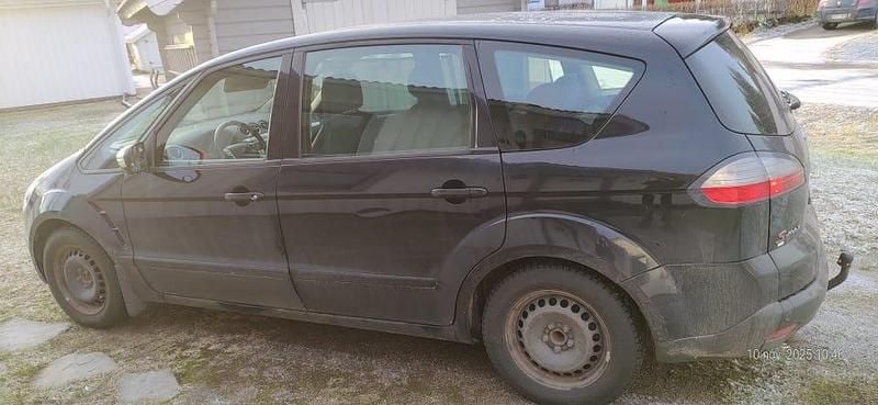 Begagnad Ford S-MAX S 140 HK (102 kW) 2010 Minibuss