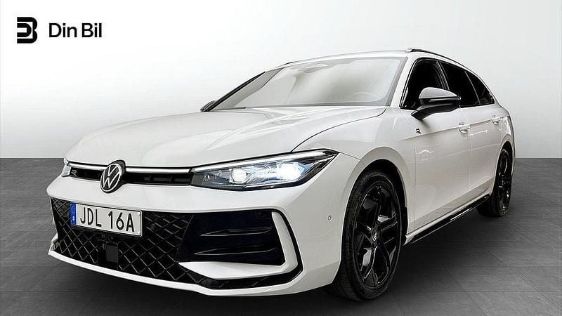 Vit Begagnad 2024 VW Passat Style Kombi | 474 900 kr - Bild 1/4