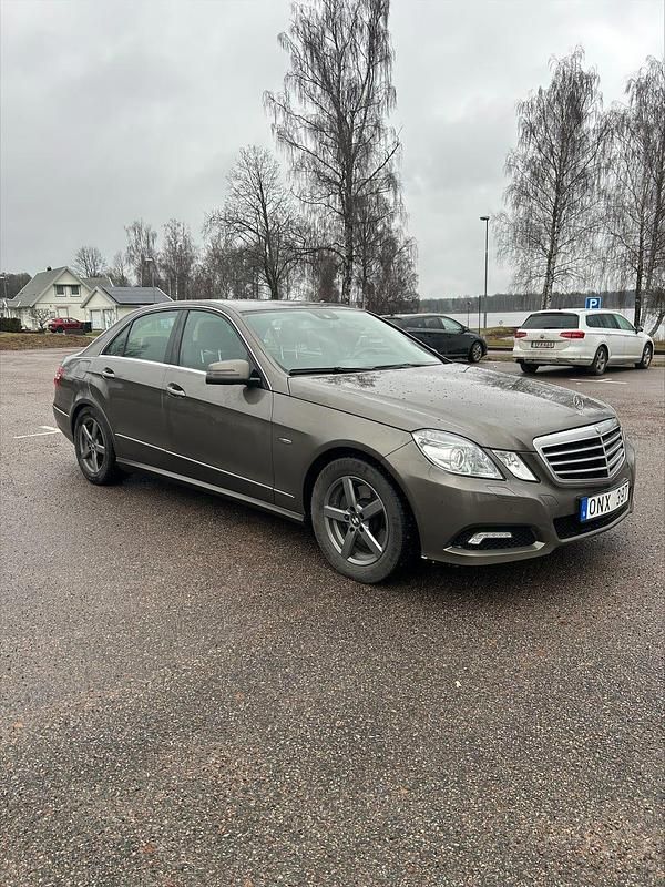 Begagnad 2010 Mercedes E350 Sedan | 109 000 kr (Lite dyr) - Bild 1/4