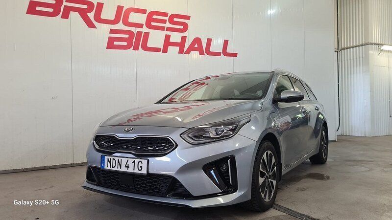 Grå Begagnad 2021 Kia Ceed 2 Kombi | 214 900 kr (Superpris) - Bild 1/4