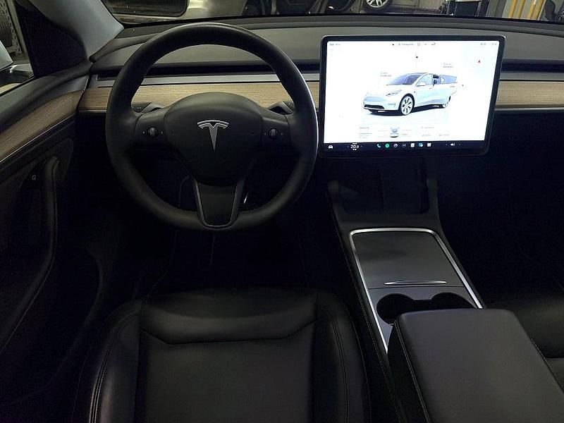 Begagnad Tesla Model Y 378 kW (514 HK) 2024 Vit SUV