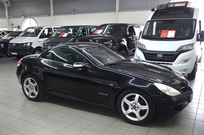 Svart Begagnad 2006 Mercedes SLK200 Cab | 109 900 kr (Marknadspris) - Bild 1/4