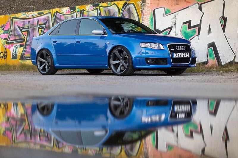 Blå Begagnad 2006 Audi RS4 Sedan | 400 000 kr (Marknadspris) - Bild 1/4
