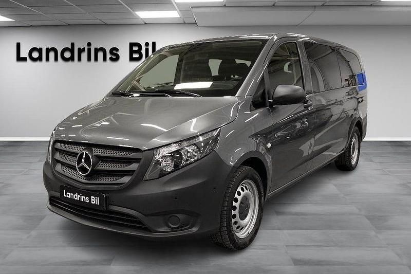Grå Begagnad 2023 Mercedes Vito Van | 459 000 kr (Dyr) - Bild 1/4