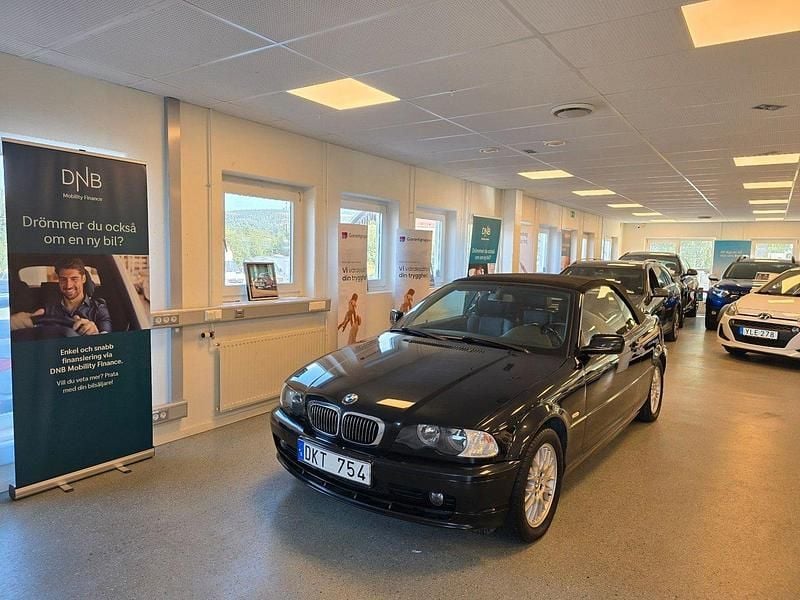 Svart Begagnad 2003 BMW 318 Cabriolet Cab | 59 900 kr - Bild 1/4