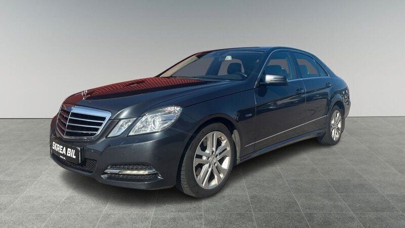 Mörkgrå (grå) Begagnad 2011 Mercedes E250 Avantgarde Sedan | 129 900 kr - Bild 1/4