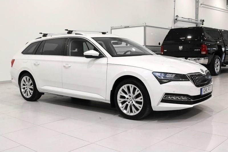 Begagnad Skoda Superb 218 HK (160 kW) 2021 Vit Kombi